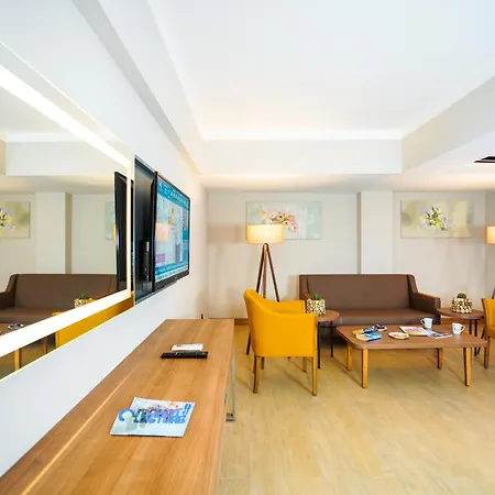 Ada Julian (adults Only) 4* マルマリス