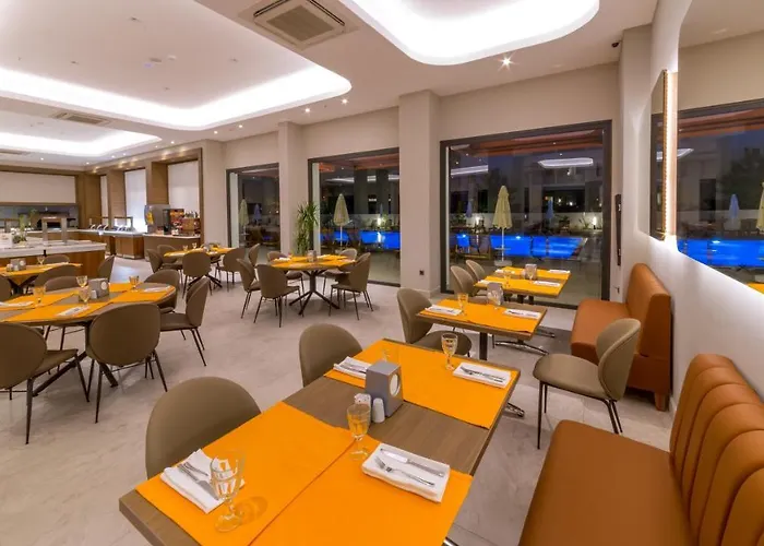 Ada Julian (adults Only) 4* מרמריס