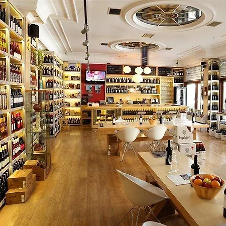 Ada Julian (adults Only) ホテル 4*